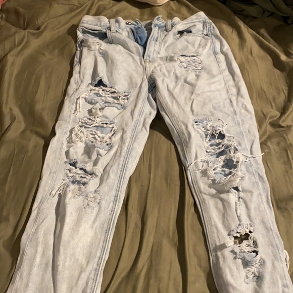 American Eagle Stretch Ripped Mom Jean - Picture 7 of 8